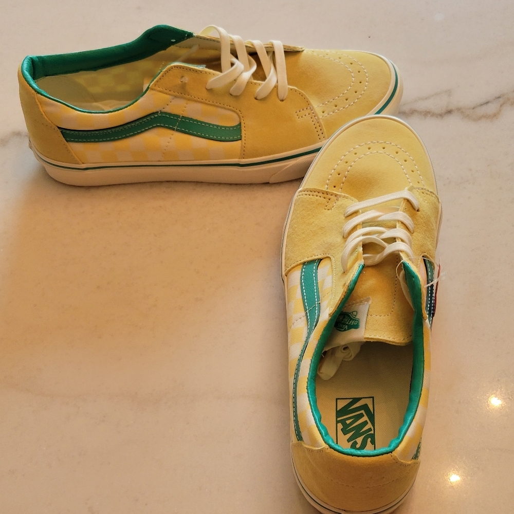 Vans - Picture 2 of 4